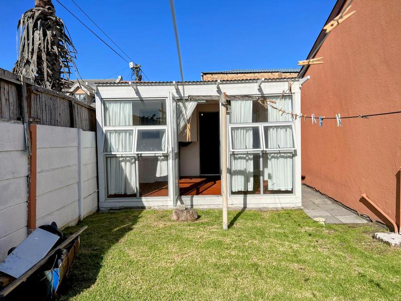 To Let 1 Bedroom Property for Rent in Lotus River Western Cape